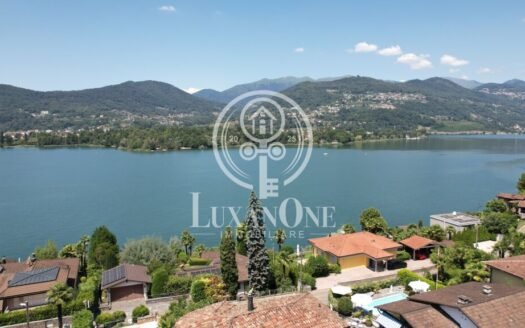 Casa a schiera di 4,5 locali con vista mozzafiato sul Lago di Lugano