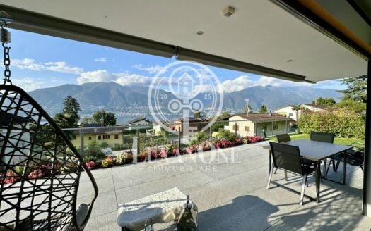 Lussuoso appartamento con giardino di 4,5 locali con vista lago – la vostra casa di vacanza da sogno sul Lago Maggiore