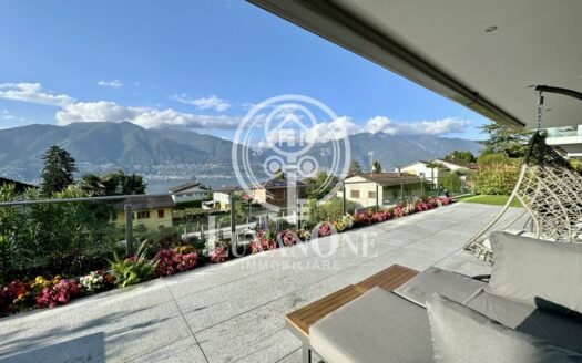 Lussuoso appartamento con giardino di 4,5 locali con vista lago – la vostra casa di vacanza da sogno sul Lago Maggiore