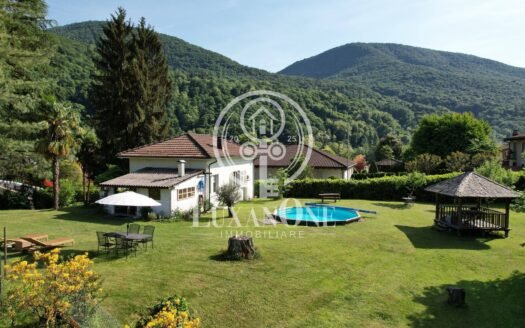 Charmantes Einfamilienhaus mit Pool, grossem Grundstück und Ausbaupotenzial in Monteggio