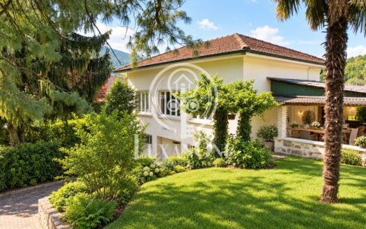 Charmantes Einfamilienhaus mit Pool, grossem Grundstück und Ausbaupotenzial in Monteggio