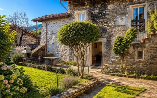 Charmantes renoviertes Tessiner Haus in Arcegno