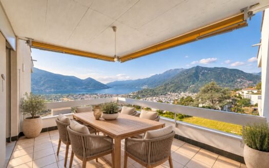 Spacious Apartment with Panoramic Lake View in Locarno Monti